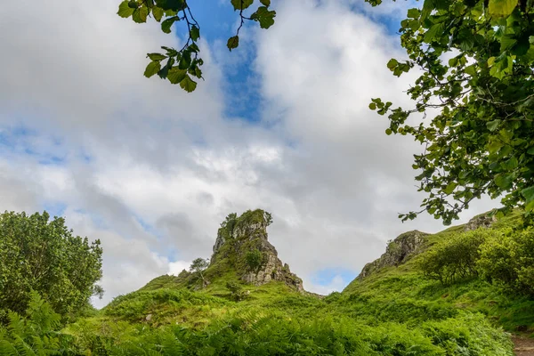Burg Wie Felsiger Basaltvorsprung Mit Schöner Aussicht Auf Die Umliegende — Stockfoto