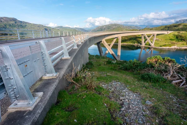 Distinctive Modern Curved Winding Concrete Box Girder Bridge Crossing Loch — 스톡 사진