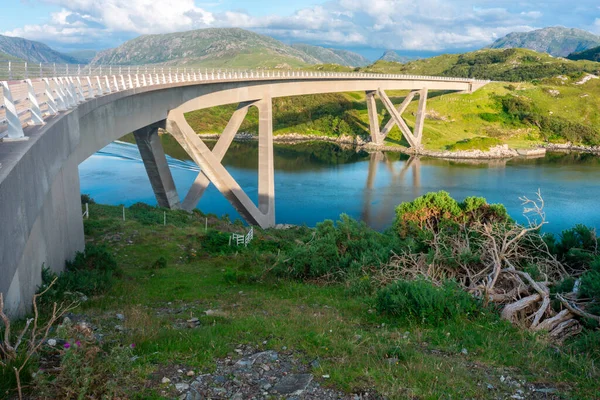 Distinctive Modern Curved Winding Concrete Box Girder Bridge Crossing Loch — 스톡 사진