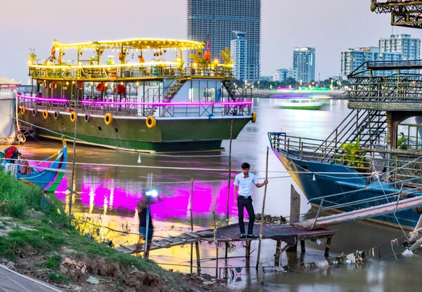 stock image Phnom Penh,Cambodia-December 23rd 2022:River cruise staff wait for more passengers to board,before departing for a colorful nighttime tour of the city sights along the Mekong and Tonle Sap rivers.