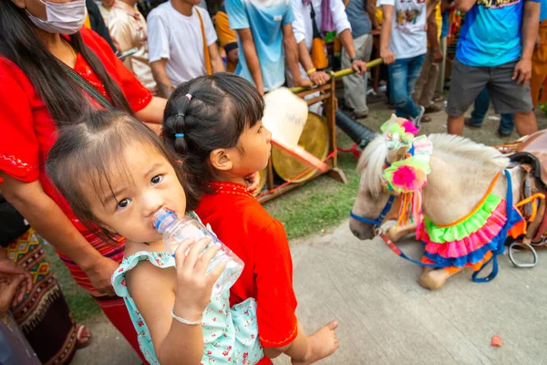 Pai Thailandia Del Nord Aprile 2023 Famiglie Guardano Avanti Come — Foto Stock