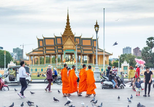 Πνομ Πενχ Καμπότζη Ιανουαρίου 2023 Μοναχοί Όλων Των Ηλικιών Από — Φωτογραφία Αρχείου