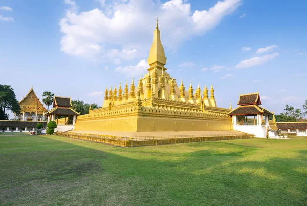 Omringd Door Goed Onderhouden Gras Gazons Stupa Opgericht Derde Eeuw — Stockfoto
