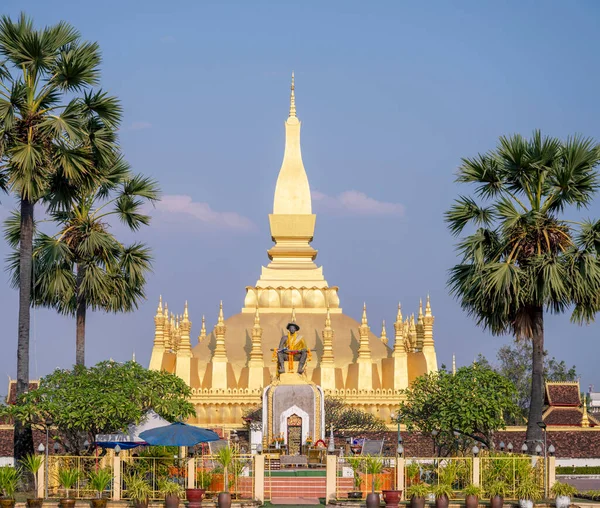 Vlakbij Ingang Standbeeld Van Oude Koning Setthathirat Stupa Opgericht Eeuw — Stockfoto