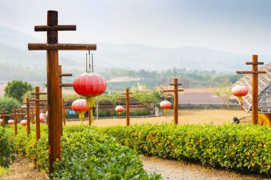 Popüler seyahat merkezi, dramatik manzara ve küçük Pai kasabasının hemen dışındaki popüler izleme alanından panoramik görüntüler..