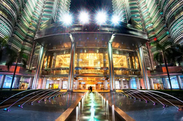 Kuala Lumpur Malajsie Dubna 2023 Malé Fontány Osvětlené Vodní Paprsky — Stock fotografie