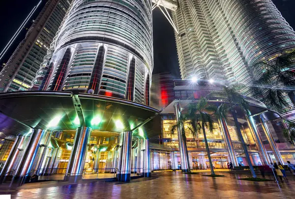 Kuala Lumpur Malajsie Duben 2023 Čtyři Sloupy Nerezové Oceli Stojí — Stock fotografie