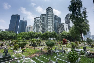 Jln Ampang açıklarında saklanan ve Kampung Baru 'dan bir otoban ile ayrılan KL' nin en eski Müslüman mezarlarından biri. Dev sancaklar ve yağmur ağaçları tarafından gölgeleniyor..