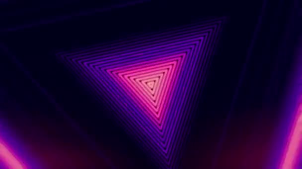 Heldere Roze Neon Driehoekige Lichtstrepen Die Een Donkerpaarse Achtergrond Lopen — Stockvideo