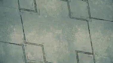 Karanlık çizgilerin şekil değiştirerek değişen elmas desenleri oluşturduğu Isometric ilmek animasyonu. Gri arka plan derinlik ve hareketin etkisini arttırır. 3D görüntüleme 4K