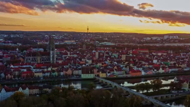 Filmagem Regensburg Durante Pôr Sol Com Rio Danúbio Catedral Ponte — Vídeo de Stock