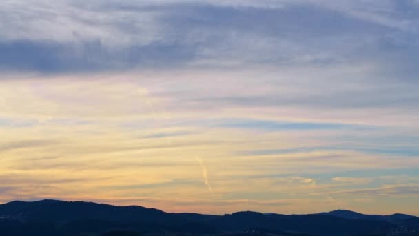Кадри Проходження Хмар Небі Під Час Заходу Сонця Влітку Баварії — стокове відео