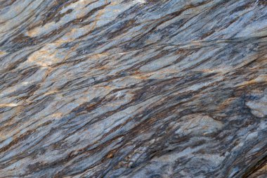 Arka planda çok güzel granit bir doku var..