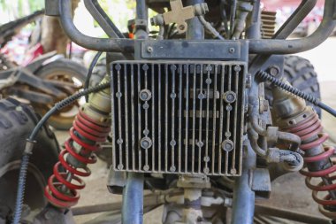 Tayland 'da ATV yedek parça dükkanında ATV Ön Motor Yağ Soğutucusu