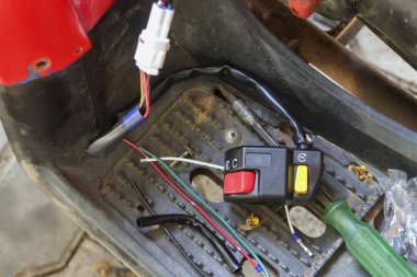 Yeni Handbar Anahtarları Elde Düğme sistemini, başlatma düğmesini ve motorun boynuzunu değiştir.