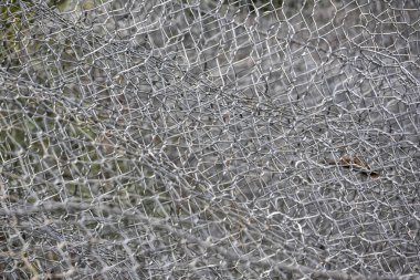 Karmaşık metalik ağ dayanıklı, karmaşık ve koruyucu bariyer oluşturuyor