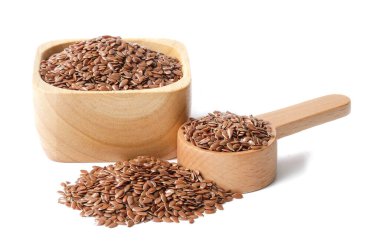 Beyaz arkaplanda keten tohumu.