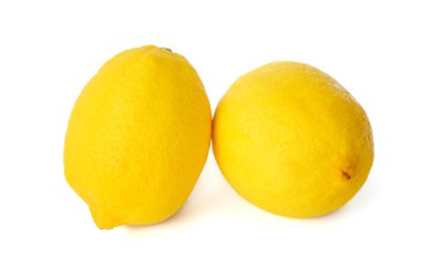 Beyaz arka plan üzerinde yakın limon.