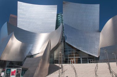 22 Mayıs 2017. Frank Gehry 'nin ön girişi ve dış cephesi Los Angeles' taki Walt Disney konser salonunu tasarladı..