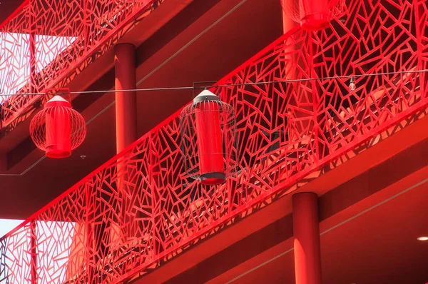 Red Building Exterior Red Lanterns Hanging Wires Chinatown Metro Station — Stock Photo, Image