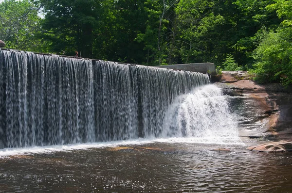 Water Flowing Dam Blackberry River Beckley Iron Furnace State Park — Stockfoto