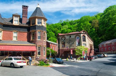 18 Mayıs 2019. Jim Thorpe, Pennsylvania 'dan. Mauch Chunk Opera Binası güneşli bir günde tarihi Jim Thorpe Pennsylvania kasabasında yer almaktadır..