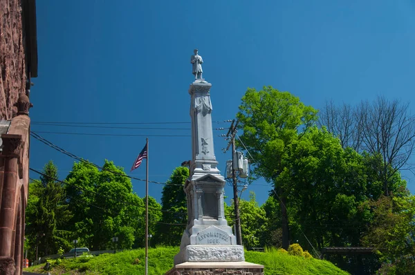 Jim Thorpe Pensilvanya Daki Tarihi Savaş Anıtı Güneşli Mavi Gökyüzünde — Stok fotoğraf