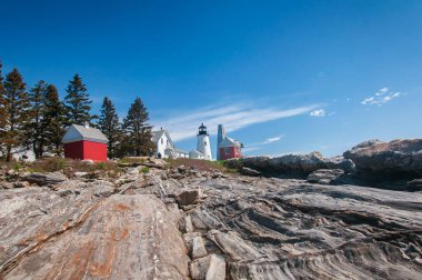 Bristol Maine, Pemaquid Point 'teki tarihi Pemaquid noktalı deniz feneri, petrol ve çan evi.. 
