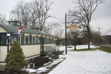 Chatham, New York 'ta. 29 Ocak 2023. 1920 'lerin tarihi Dan Restoranı Chatham New York' ta bulutlu bir kış gününde.