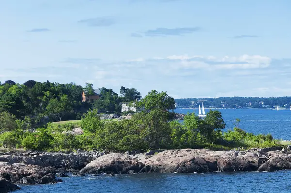 Güneşli bir günde Sewall Kalesi 'nin kayalık kıyısı massachusetts' te..