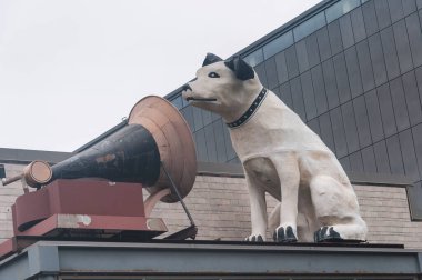 Baltimore, Maryland. September 28, 2019. The historic Nipper the Dog from RCA atop  Maryland Center for History and Culture in the mount Vernon area of Baltimore Maryland. clipart