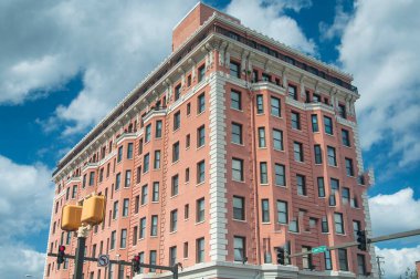 Baltimore Maryland 'de genel olarak kullanılan kırmızı tuğlalı bir bina.. 