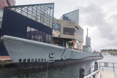 Baltimore, Maryland. 30 Eylül 2019. Tarihi USS Torsk, bulutlu bir günde Baltimore Maryland 'in iç limanına yanaştı..