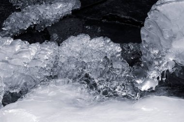 Connecticut 'ta bir derede donmuş su