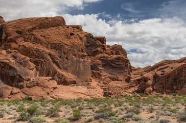 Nevada Moapa Vadisi 'ndeki Ateş Eyaleti Vadisi' ndeki dramatik manzara ve kumtaşı oluşumları.