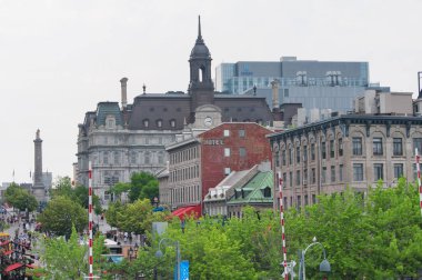 Tarihsel binalar Jacques Cartier 'in Quebec' te Montreal liman bölgesinde olduğunu gösteriyor..