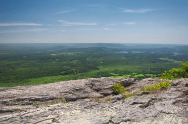 Connecticut ve Massachusetts 'in Appalachian Patikası' ndaki Mount Race 'in tepesinden gökyüzü manzarası..