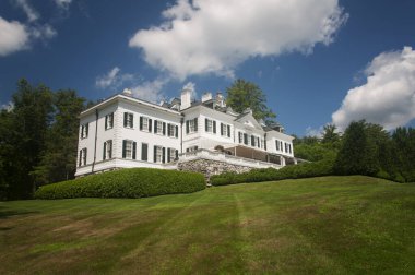 Lenox Massachusetts Dağı 'nın tarihi bahçeleri ve arazileri bir yaz günü.