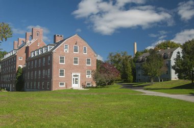 Rhode Island Üniversitesi kampüsündeki binalar Güney Kingstown, Rhode Island.