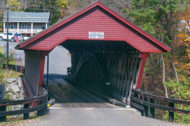 Newfield, 1853 'te Newfield New York' ta sonbaharda inşa edilen tarihi köprüyü kapsıyordu..