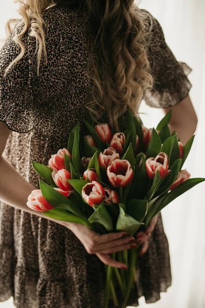 Strauß Rosa Und Roter Tulpen — Stockfoto