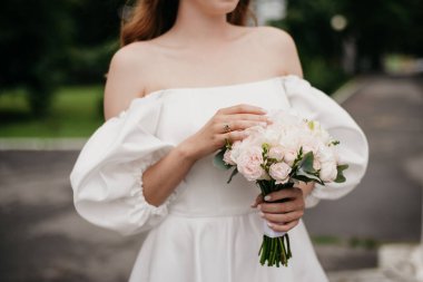 Beyaz bir elbisenin korsesi veya korsesi