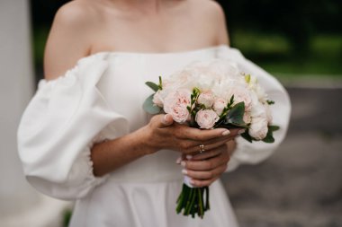 Beyaz bir elbisenin korsesi veya korsesi