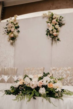 Düğün dekorasyonu bir restoranda bir ziyafette