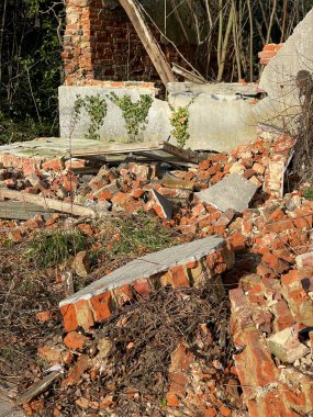 Eski tuğla yığını