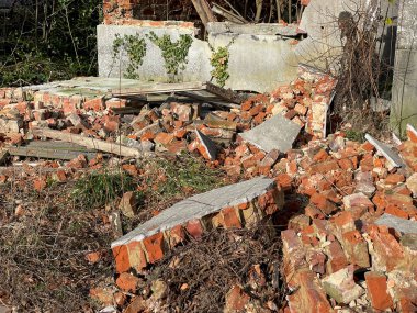 Eski tuğla yığını