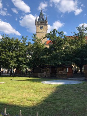 Prag, Çek Cumhuriyeti - 22 Temmuz 2020: Prag 'ın ortaçağ Yeni Kasaba Bölgesi İdari Merkezi, Prag' ın üç savunmasından ilki