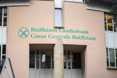 Bolzano, İtalya - 21 Temmuz 2023: Raiffeisen Bank International (RBI), Rumen bankacılık grubu