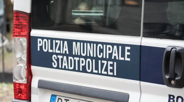 Bolzano Italia Julio 2023 Furgoneta Policial Por Polizia Municipale Stadtpolizei —  Fotos de Stock