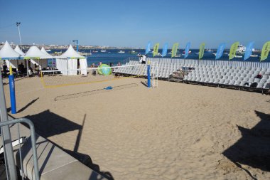 Lizbon, Portekiz - 26 Mayıs 2024: Boş plaj voleybol sahası